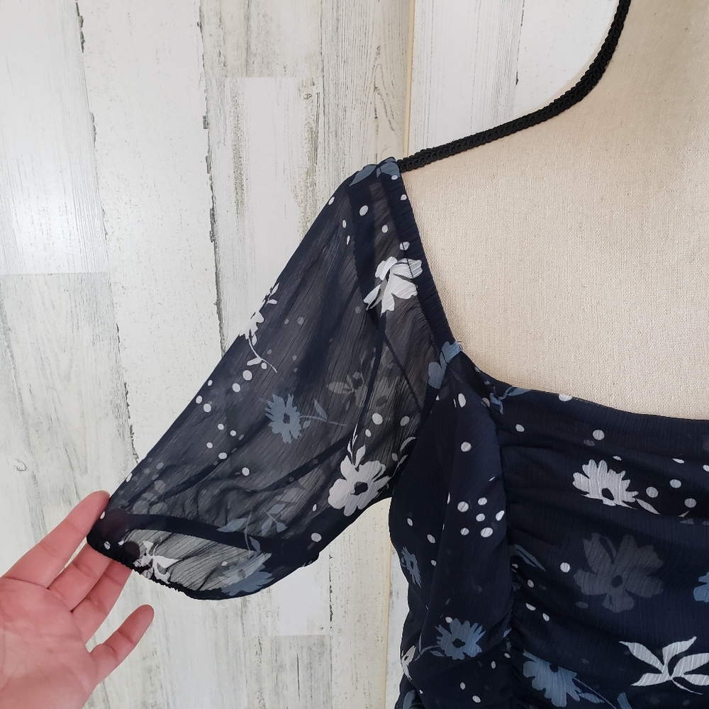 Express Rouched Floral Top Size Large - Picture 2 of 7